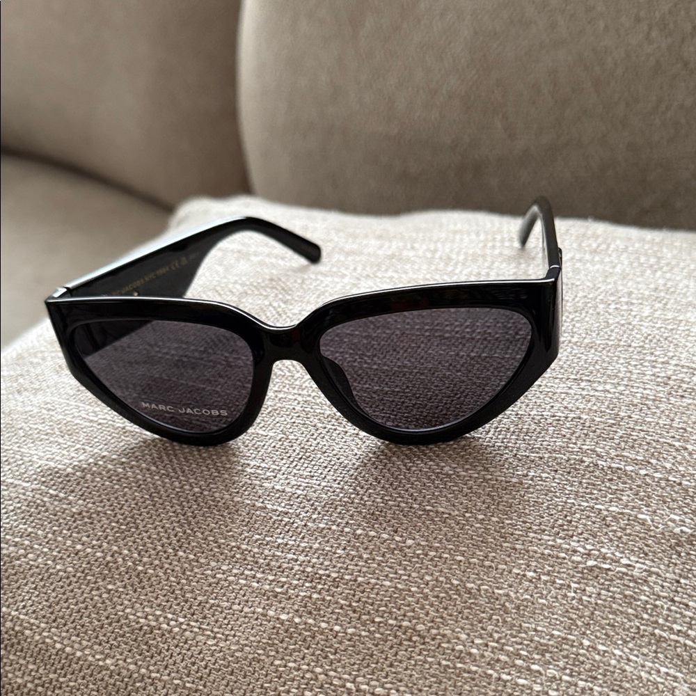 Authentic Marc Jacobs Sleek Black Sunglasses